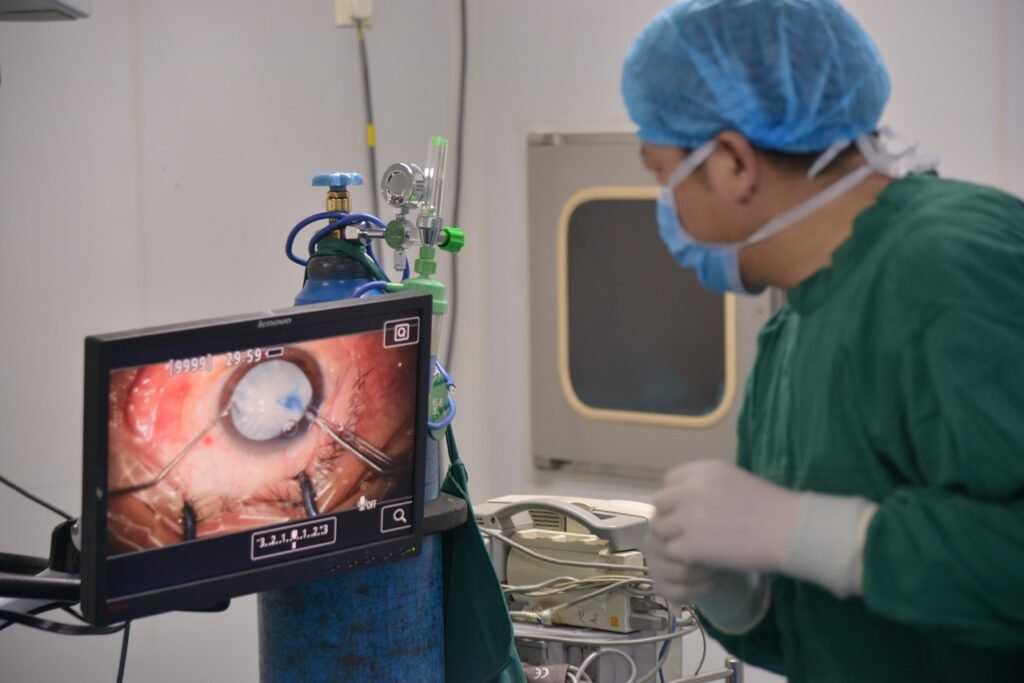 cataract rupture, cataract surgery, ophthalmologist-7455449.jpg